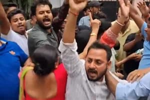Suvendu Adhikari protest Kalighat Kolkata: कालीघाट में विरोध के दौरान ‘चोर’ और ‘जय बांग्ला’ के नारे