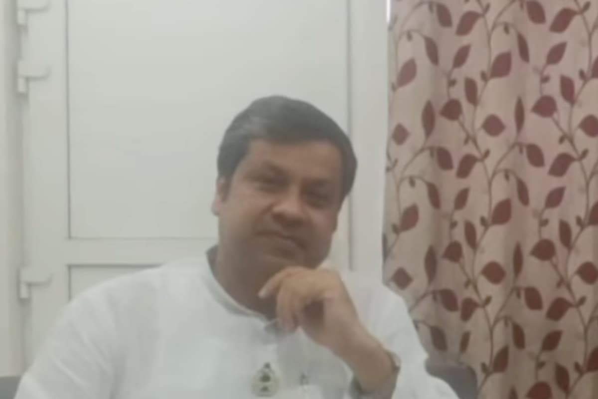 बिहार चुनाव: पूर्व CM के बेटे सुशील कुमार ने किया नामांकन