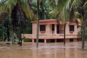 Cherupuzha Flash Floods: केरल के कन्नूर में भारी बारिश से घर और दुकानें जलमग्न | Heavy Rain in Kannur Kerala submerges houses and shops