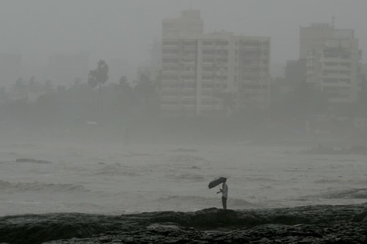 Mumbai Weather Alert: मुंबई और ठाणे में येलो अलर्ट जारी, रविवार तक रुक-रुक कर बारिश और गरज-चमक का दौर जारी रहेगा