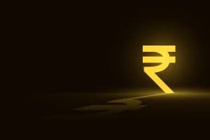 Rupee Falls 8 Paise: घरेलू शेयर बाजार में कमजोरी से रुपया 88.27 पर बंद