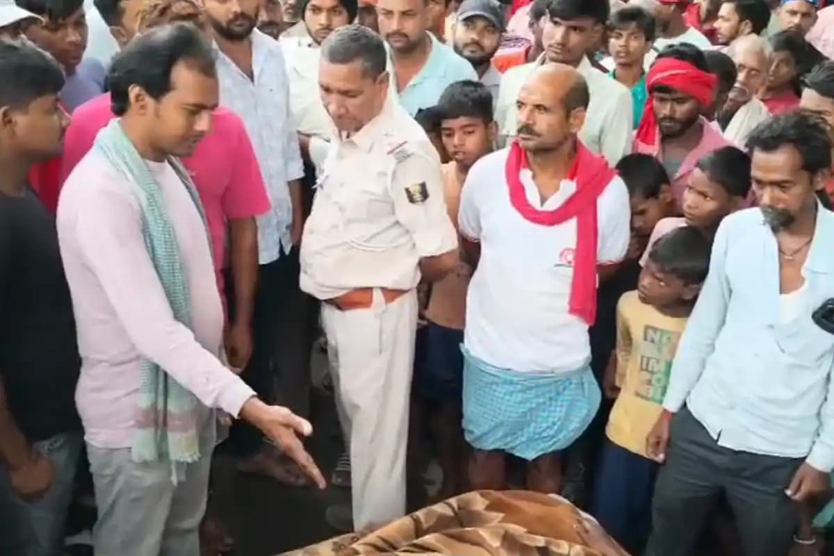 BSP Vote Attack: बसपा को जबरन वोट देने का दबाव, विरोध करने पर युवक की निर्मम पिटाई से मचा बवाल, ग्रामीणों ने सड़क को किया जाम