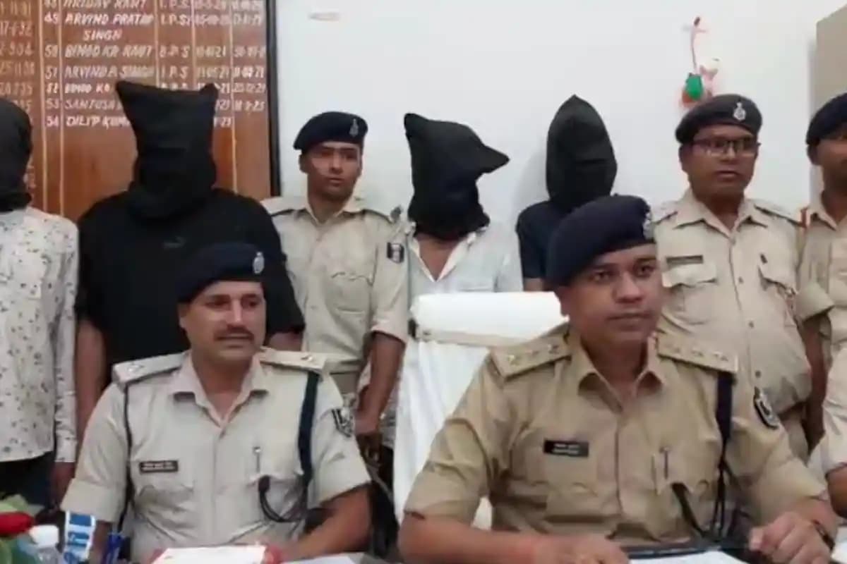 रोहतास में वेटर को खाना मांगने पर गोली, पांच आरोपी गिरफ्तार, दो फरार
