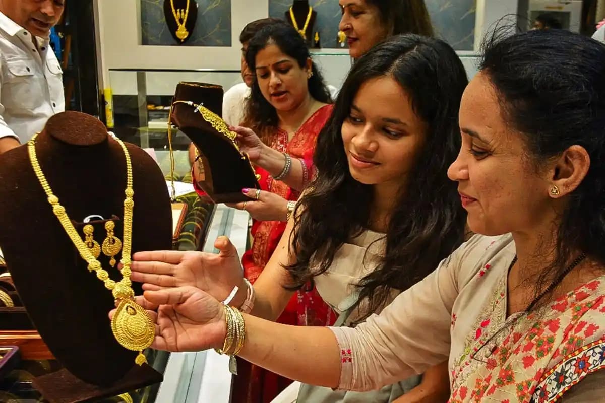 China Gold Tax: चीन ने गोल्ड टैक्स पर छूट खत्म कर भारत समेत वैश्विक बाजार को दिया बड़ा झटका