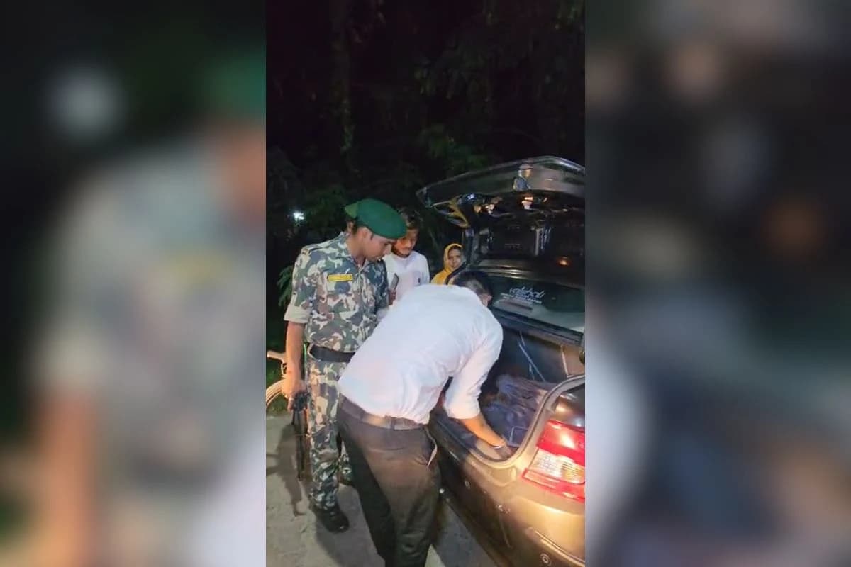 Gopalganj Elections: गोपालगंज में चुनावी चौकसी तेज, यूपी सीमा पर 57 चेकपोस्ट तैनात, संवेदनशील मतदान केंद्रों पर विशेष निगरानी