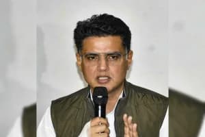 Bihar Politics 2025 – सचिन पायलट बोले नीतीश कुमार को जनता से ज्यादा कुर्सी से प्यार, BJP पर भी निशाना