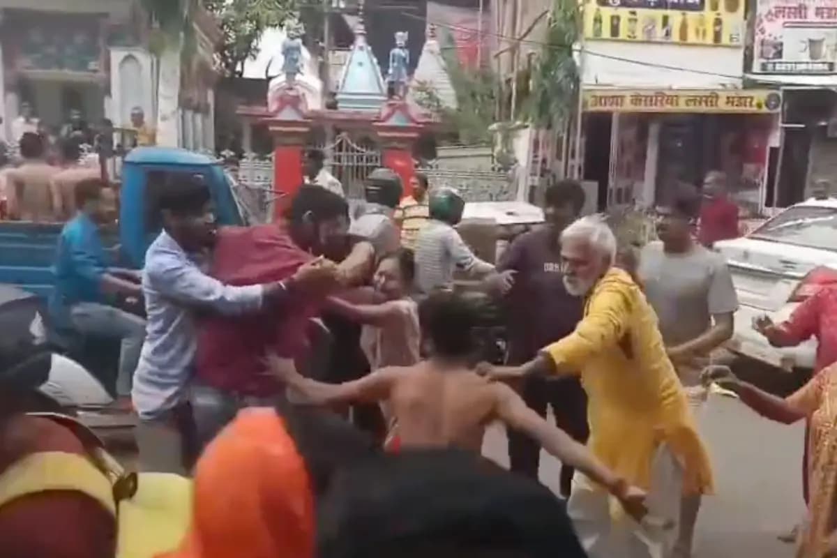 Bhagalpur News: भागलपुर में दो पक्षों के बीच हुई जबरदस्त मारपीट, कई घायल — खलीफाबाग चौक पर मचा अफरातफरी