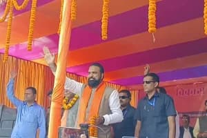 Samrat Chaudhary Attack on Lalu Yadav – लालू ने ओम पुरी के गाल जैसी सड़क बनाई, कांग्रेसियों ने भी देश लूटा: सम्राट चौधरी | Bihar Election News