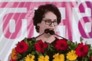 Priyanka Gandhi Rosra Road Show: प्रियंका गांधी का बिहार में दमदार प्रदर्शन, महागठबंधन प्रत्याशी के समर्थन में जुटी भीड़ | Bihar Election