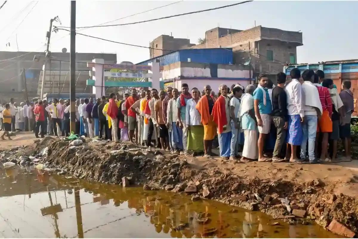 Bihar Chunav 2025 Voting: भोजपुर में भाजपा-राजद समर्थकों के बीच झड़प, पोलिंग एजेंट घायल