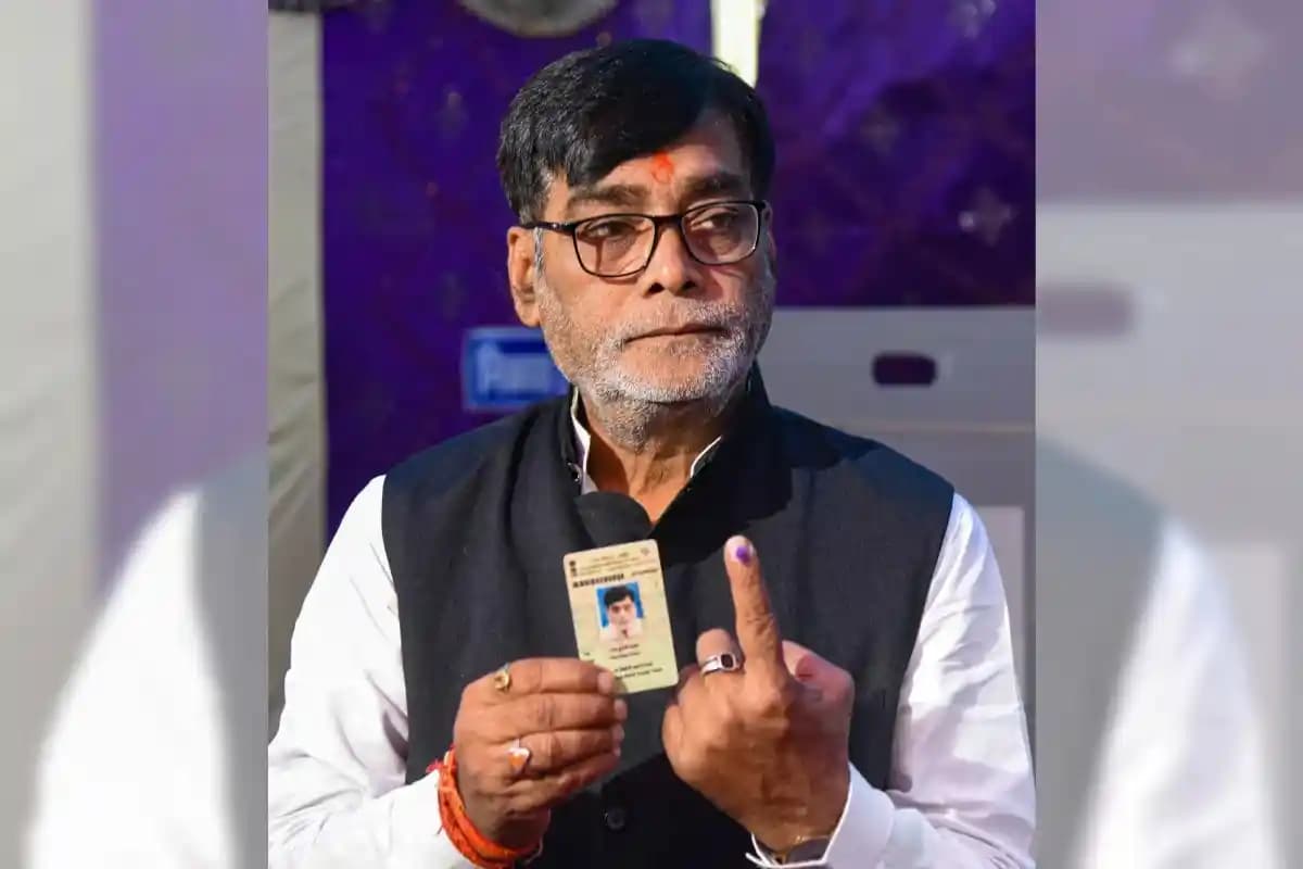 Bihar Chunav 2025 Voting: पहले चरण की वोटिंग संपन्न, सियासी दिग्गजों की किस्मत ईवीएम में बंद