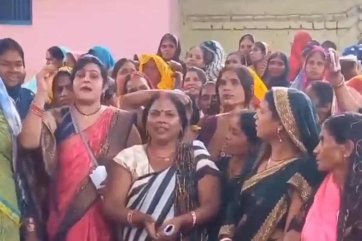 Nitish Kumar: भोजपुर में जीविका दीदियों का गीत वायरल, बिहार चुनाव में महिलाओं की बढ़ती भूमिका