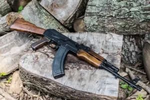 Faridabad Terror Plot: फरीदाबाद में पुलिस ने 350 किलो अमोनियम नाइट्रेट, AK-47 और गोला-बारूद बरामद किए | Delhi News