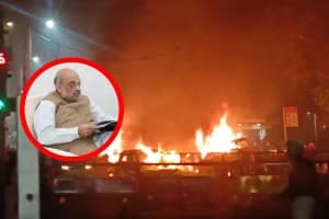 Delhi Blast: अमित शाह ने घायलों से मुलाकात कर ली स्थिति की समीक्षा, पीएम मोदी ने जताया दुख