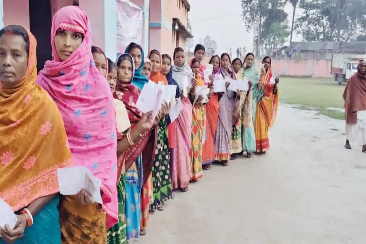 Bihar Election 2025 Phase 2 Voting: बिहार में दूसरे चरण में अब तक 47.62% मतदान, शांतिपूर्ण वोटिंग से बढ़ा लोकतंत्र का जोश