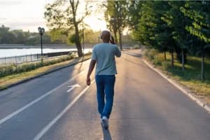 10-minute walk benefits: रोज़ 10 मिनट की वॉक से बढ़ेगी उम्र और घटेगा हार्ट डिज़ीज़ का खतरा, रिसर्च में हुआ खुलासा
