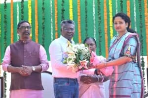 Somesh Soren Meets CM Hemant: घाटशिला विधायक सोमेश सोरेन ने मुख्यमंत्री हेमंत सोरेन से की मुलाकात, पिता के अधूरे सपनों को पूरा करने का लिया संकल्प
