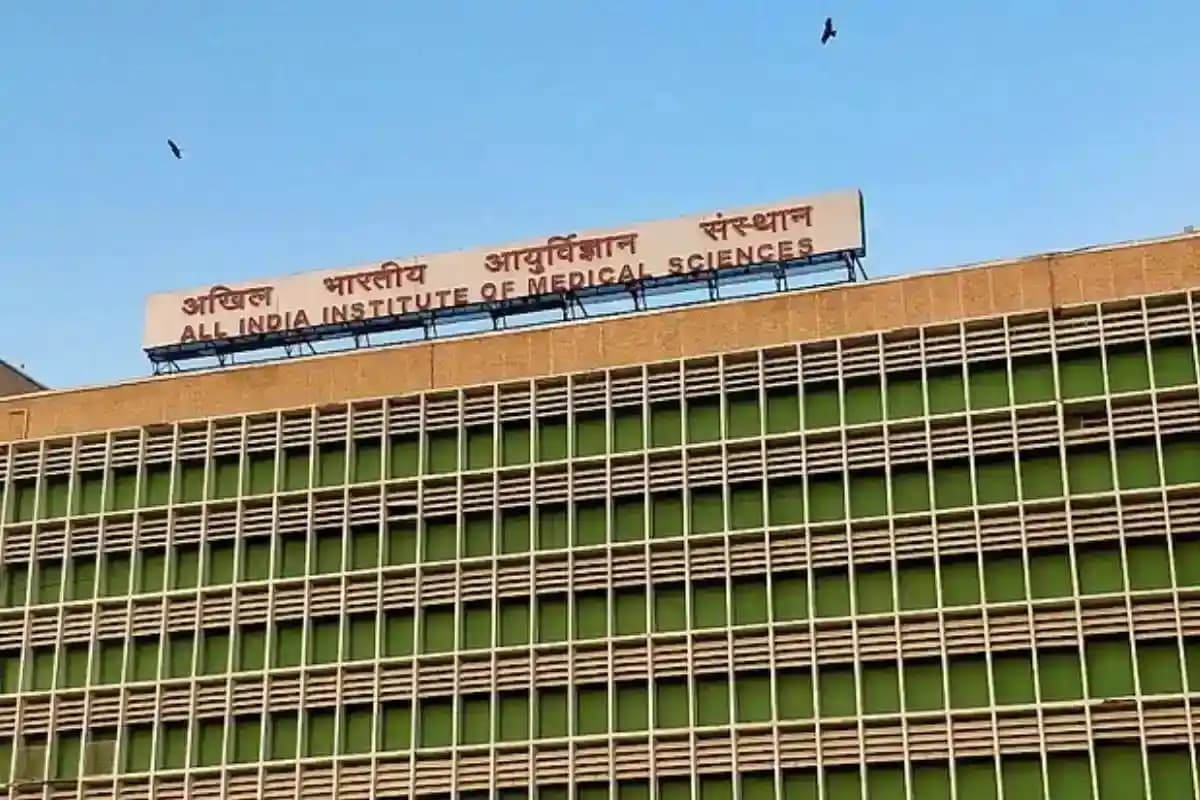 दिल्ली में वायु प्रदूषण पर स्वास्थ्य आपातकाल, एम्स विशेषज्ञों की कड़ी चेतावनी