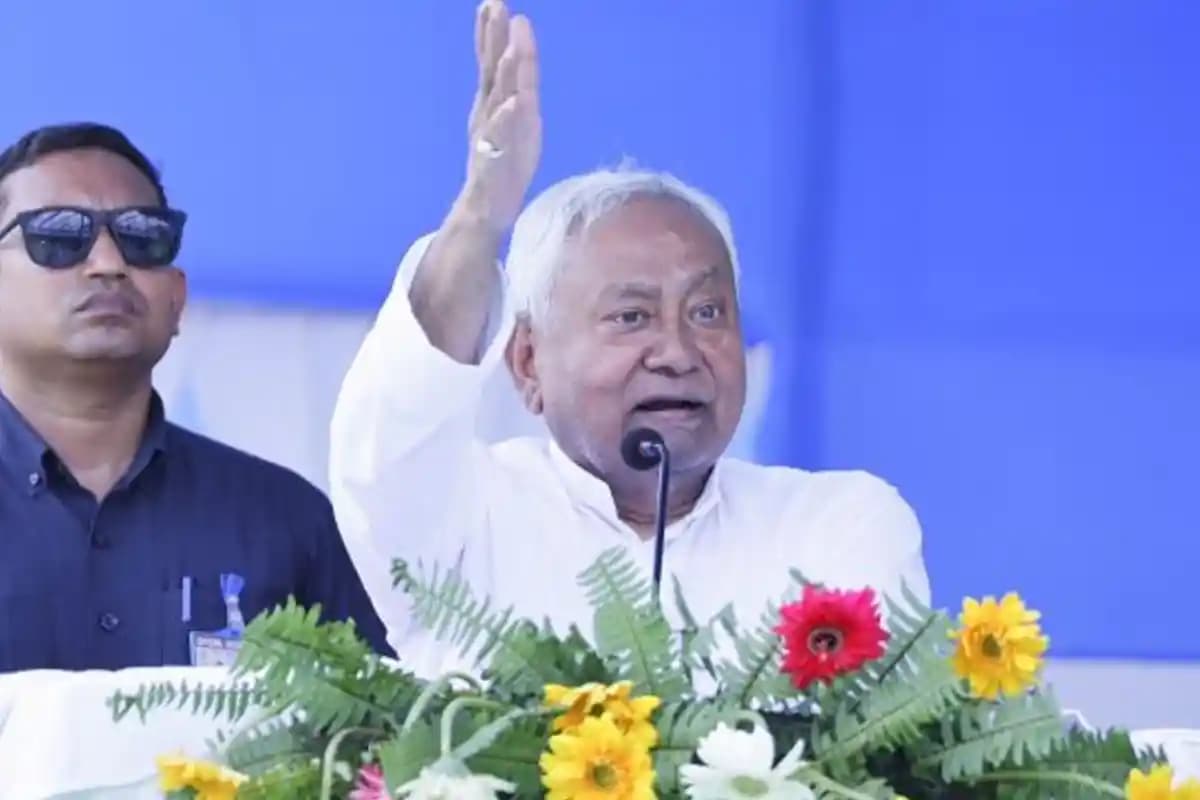 बिहार में सत्ता परिवर्तन की दस्तक, नीतीश कुमार ने सौंपा इस्तीफा, कल लेंगे शपथ