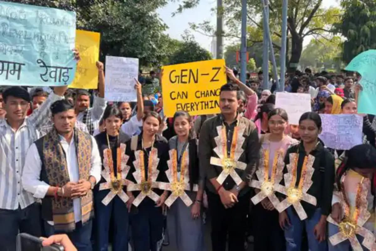राजस्थान विश्वविद्यालय में अराजकता: पुलिस ने प्रदर्शनकारी छात्रों पर लाठीचार्ज किया, दर्जनों हिरासत में
