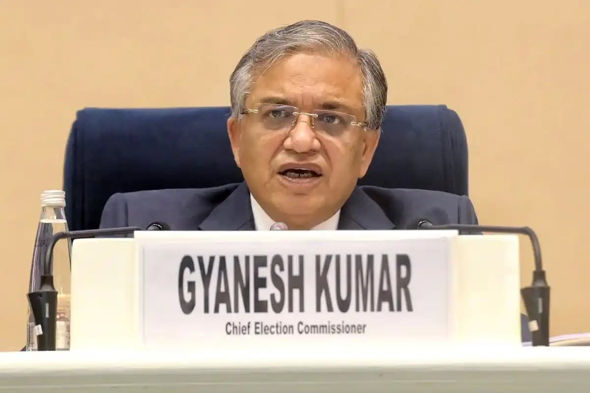 पश्चिम बंगाल में चुनाव आयोग पर सीधा वार, मंत्री के आरोपों से बढ़ा राजनीतिक तूफान