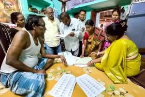 Bengal SIR: बंगाल में एसआईआर विवाद के बीच ईवीएम नियमों में बड़ा बदलाव