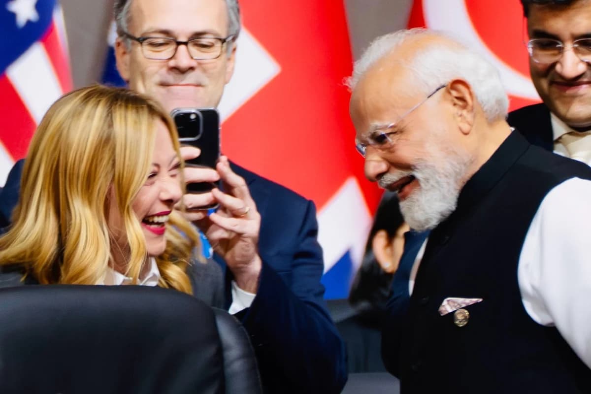 G20 Summit: जोहान्सबर्ग पहुंचे पीएम मोदी, इटली की प्रधानमंत्री मेलोनी और अन्य विश्व नेताओं से मुलाकात, नशा-आतंकवाद गठजोड़ पर रखा प्रस्ताव