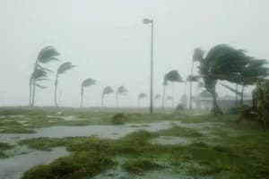 Cyclone Senyar: दक्षिणी बंगाल की खाड़ी में चक्रवात का प्रभाव तेज, तटीय राज्यों में भारी बारिश की चेतावनी