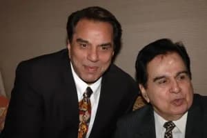 Dharmendra Death News: बॉलीवुड के सुपरस्टार धर्मेंद्र ने 1987 में बैक-टू-बैक सात हिट फिल्मों से बनाया रिकॉर्ड