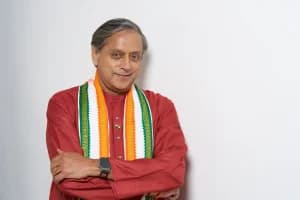 Shashi Tharoor: शशि थरूर ने कांग्रेसियों को दी सहयोग की सीख, कहा विचारधारा की शुद्धता से नहीं चलता देश