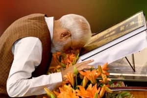 Constitution Day 2025: गरीब से प्रधानमंत्री बनने तक: मोदी का संदेश और संविधान की भूमिका