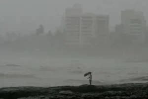 Cyclone Ditwah Alert: चक्रवाती तूफान दित्वा ने श्रीलंका में मचाया कहर, भारत में भारी बारिश का अलर्ट