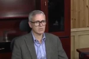 Omar Abdullah EVM Statement: मुख्यमंत्री का बड़ा बयान, पिता फारुख से मतभेद