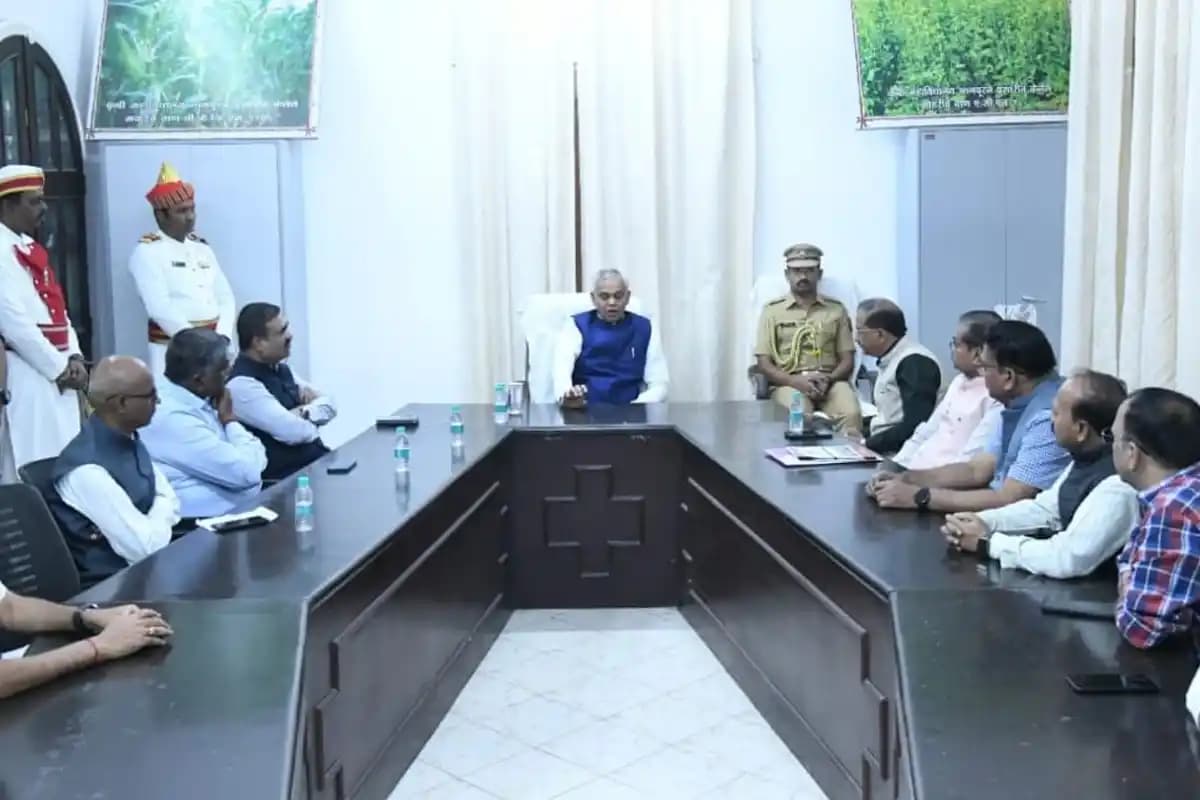 राज्यपाल आचार्य देवव्रत का पशु विज्ञान विश्वविद्यालय और कृषि महाविद्यालय का निरीक्षण