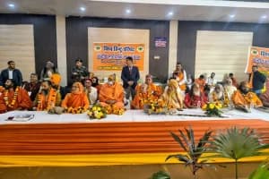 VHP Meeting Delhi: मंदिरों की मुक्ति और धर्मांतरण पर संतों की बड़ी बैठक