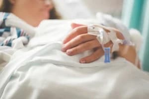 Ayushman Card Benefits: आयुष्मान कार्ड से मुफ्त इलाज की पूरी जानकारी और सुविधाएं