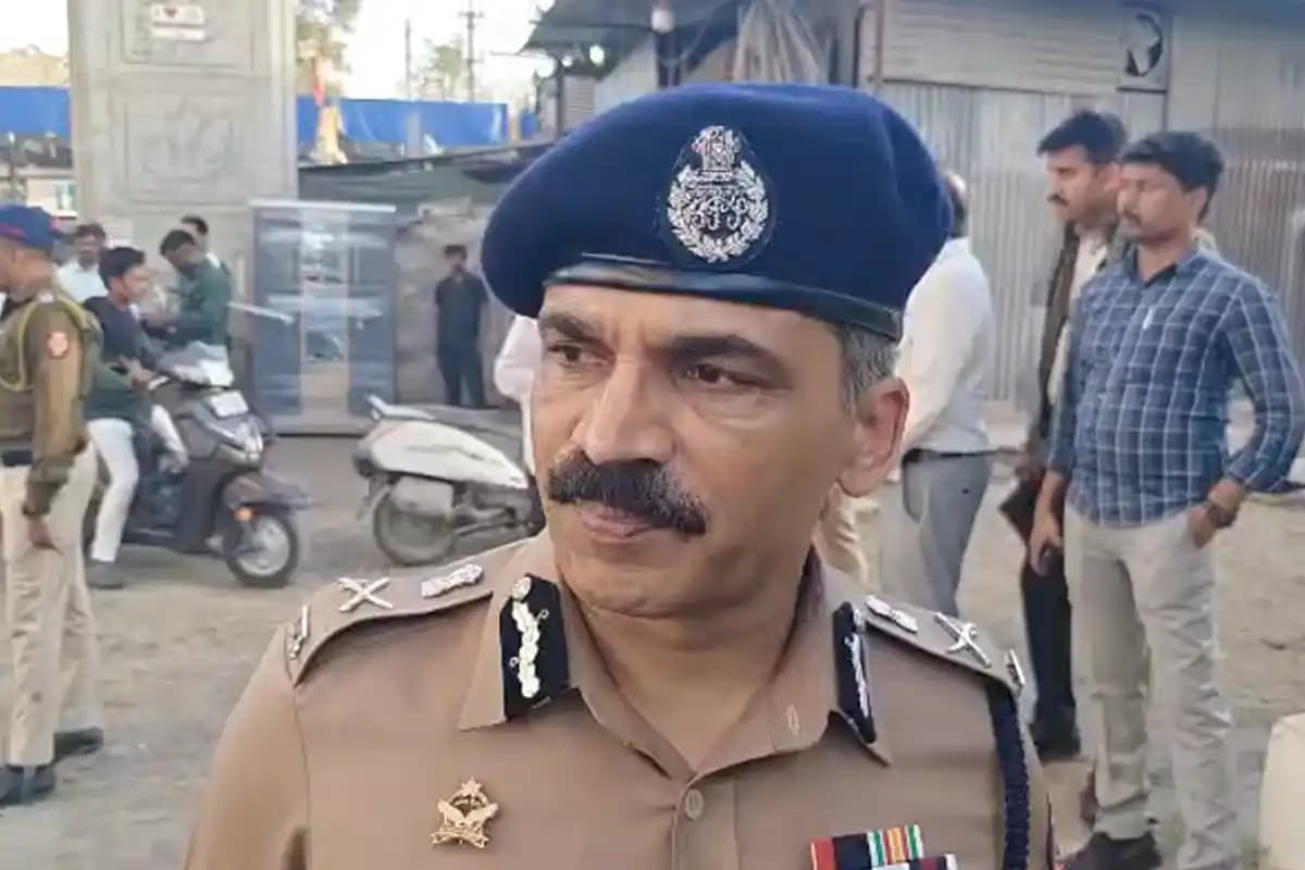 नागपुर के मोमिनपुरा में पुलिस की सघन पेट्रोलिंग, फरार अपराधियों के घरों की तलाशी