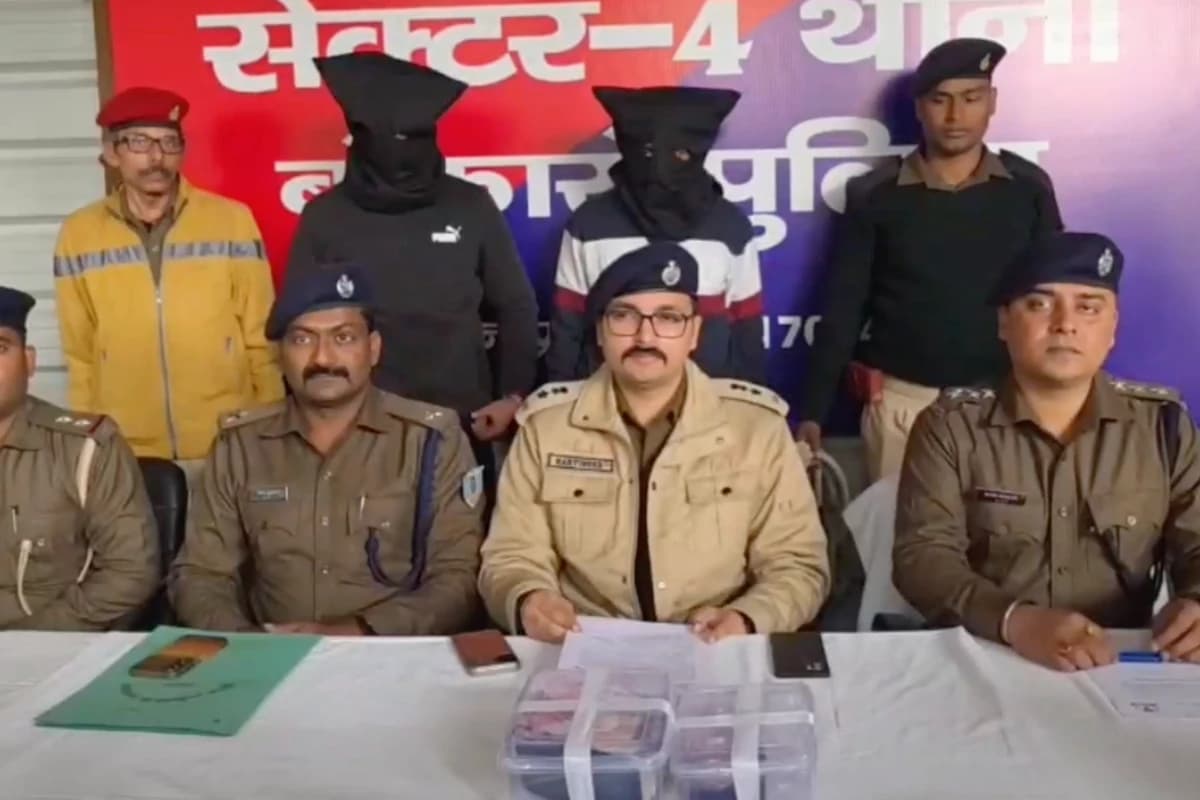 Jharkhand: सरकारी अधिकारी बनकर महिलाओं को प्रेम जाल में फंसाने वाला ठग बोकारो में गिरफ्तार
