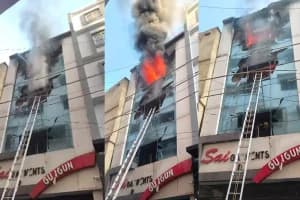Nagpur Fire Incident: बाजार बुधवारी में तीन मंजिला कपड़े की दुकान में भीषण आग