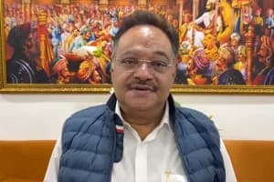 Shamik Bhattacharya Kolkata airport press statement West Bengal politics: दिल्ली रवाना होने से पहले कोलकाता एयरपोर्ट पर शमीक भट्टाचार्य ने सागर हमले, ED रेड और ममता के धरना वापसी पर मीडिया से बात की।