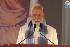 PM Modi Praises Farmers: किसानों को सराहा, कहा देश निर्माण के मजबूत साथी