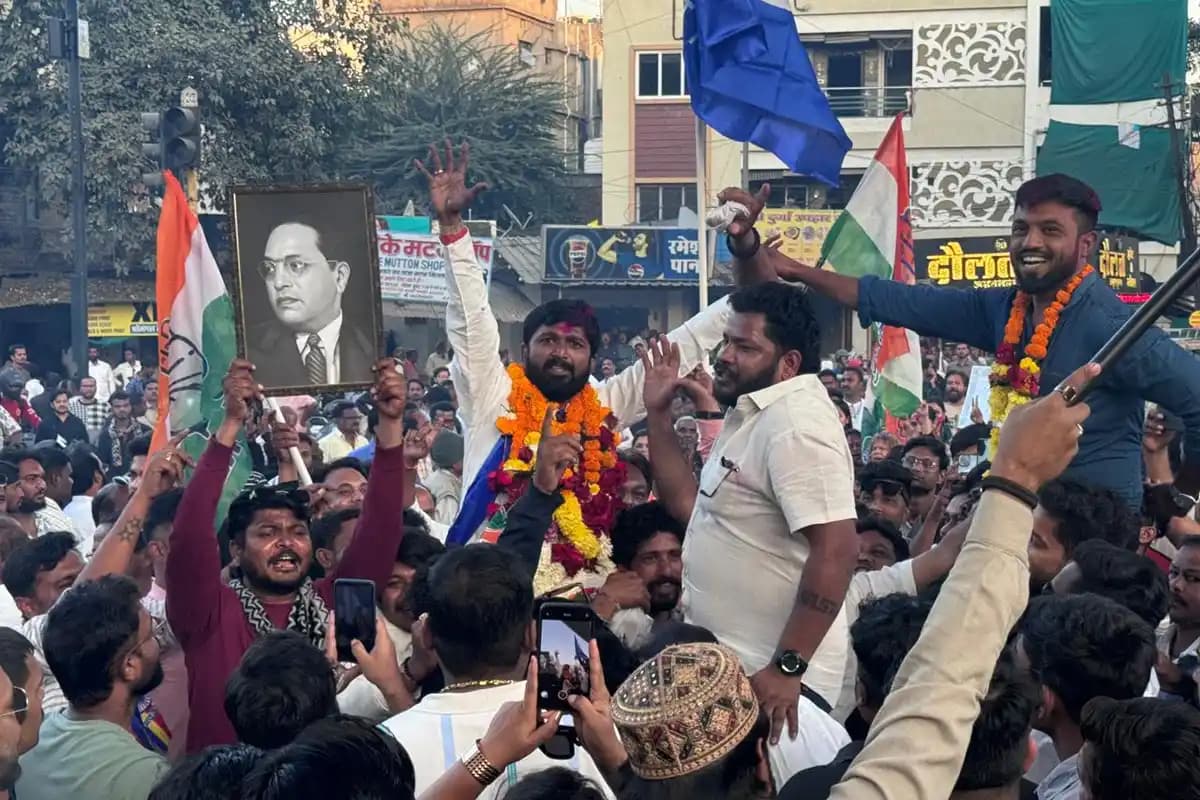 विवेक निकोसे की जीत के बाद भावुक पल, आंसुओं में डूब गए