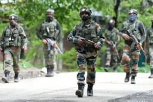 किश्तवाड़ के जंगलों में आतंकियों के साथ मुठभेड़, 8 जवान घायल