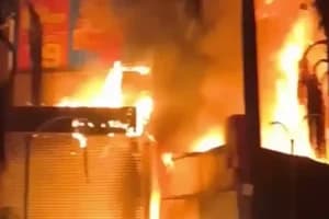 Kolkata Fire Accident: कोलकाता के गार्डन रीच में सोती हुई बुजुर्ग महिला की आग में झुलसकर मौत