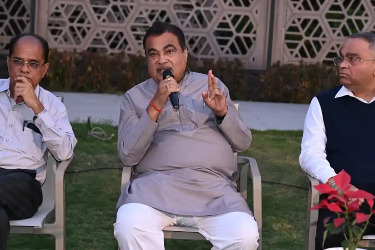 स्व. लक्ष्मणराव मानकर ट्रस्ट की ओर से एक लाख आदिवासी महिलाओं को जीवन बीमा सुरक्षा की घोषणा