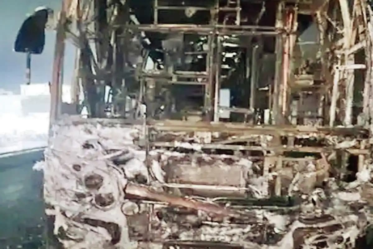 यवतमाल में बस में लगी भीषण आग, चालक की सूझबूझ से बची 27 यात्रियों की जान