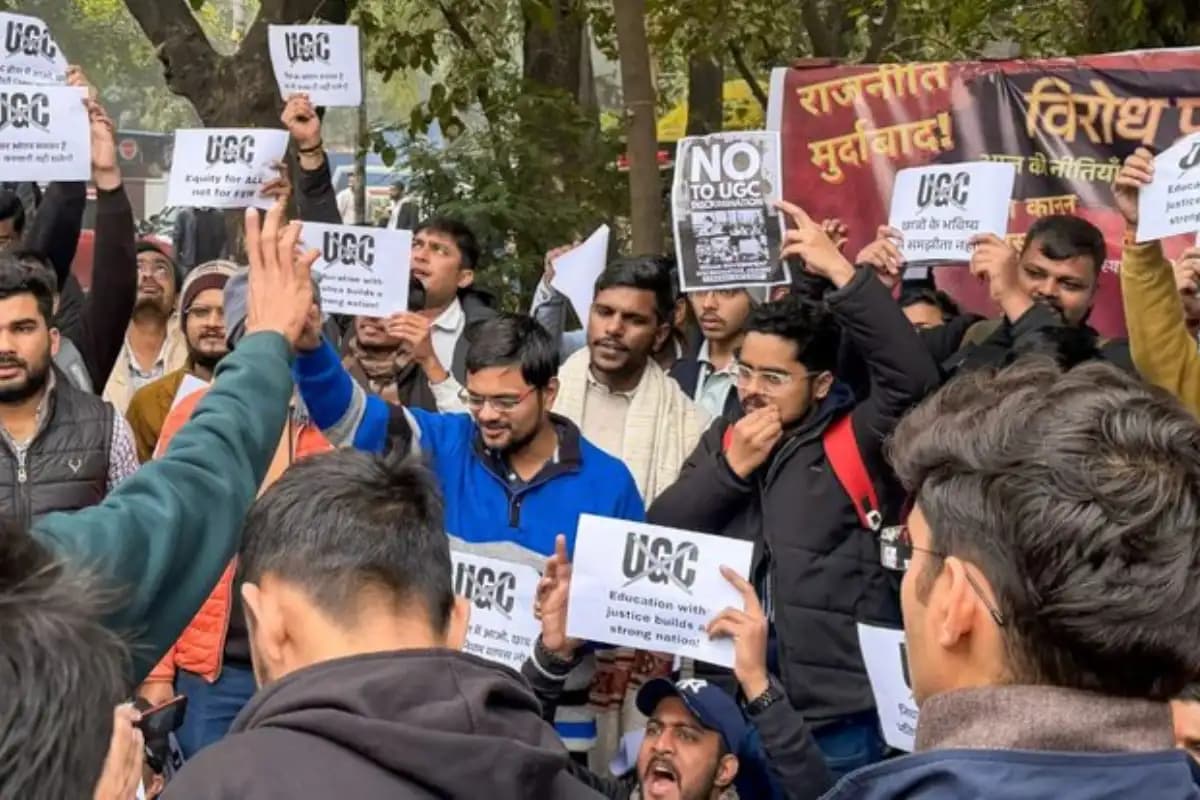 बड़ी खबर: UGC के नए नियमों पर सुप्रीम कोर्ट ने लगाई रोक, पुरानी व्यवस्था ही रहेगी लागू