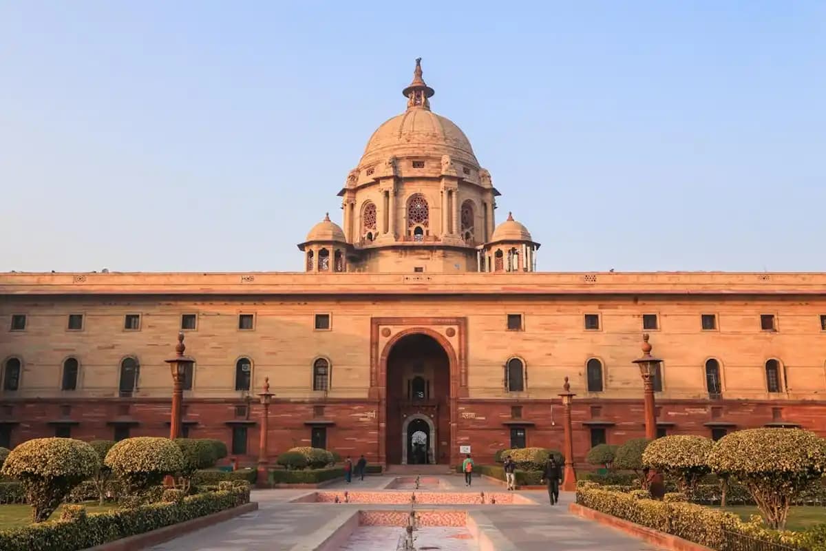 राष्ट्रपति भवन के अंदर जा सकते हैं आम लोग, जानें बुकिंग और टिकट की पूरी जानकारी