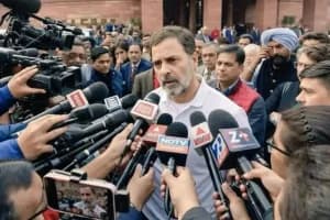 संसद परिसर में भिड़े राहुल गांधी और मंत्री रवनीत सिंह बिट्टू