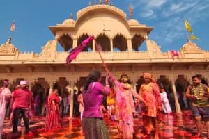 Magic of Braj Holi : ब्रज में होली सिर्फ खेली नहीं जाती, जी जाती है